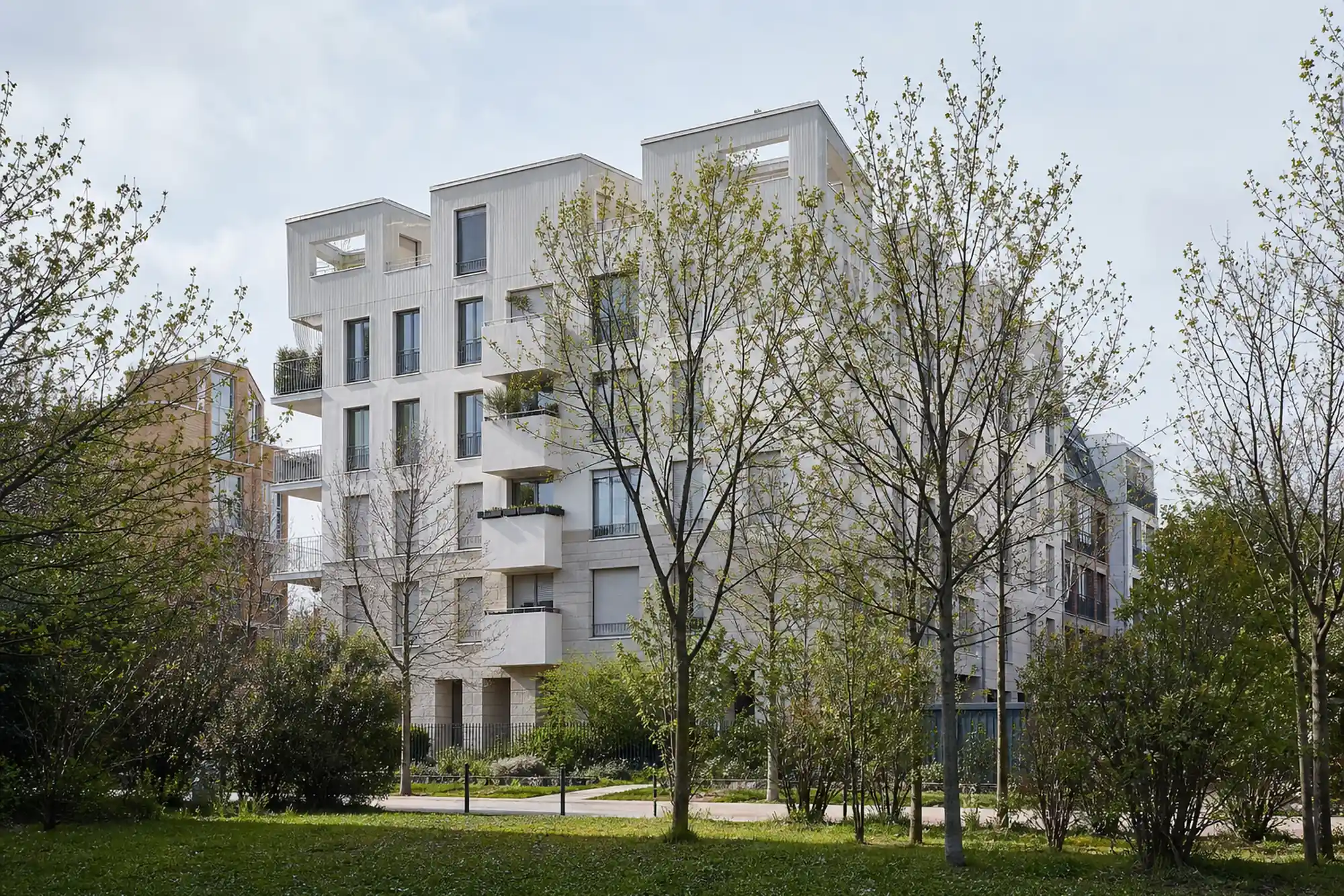 À Paris, l’abordable reste à 4 700 euros le mètre carré