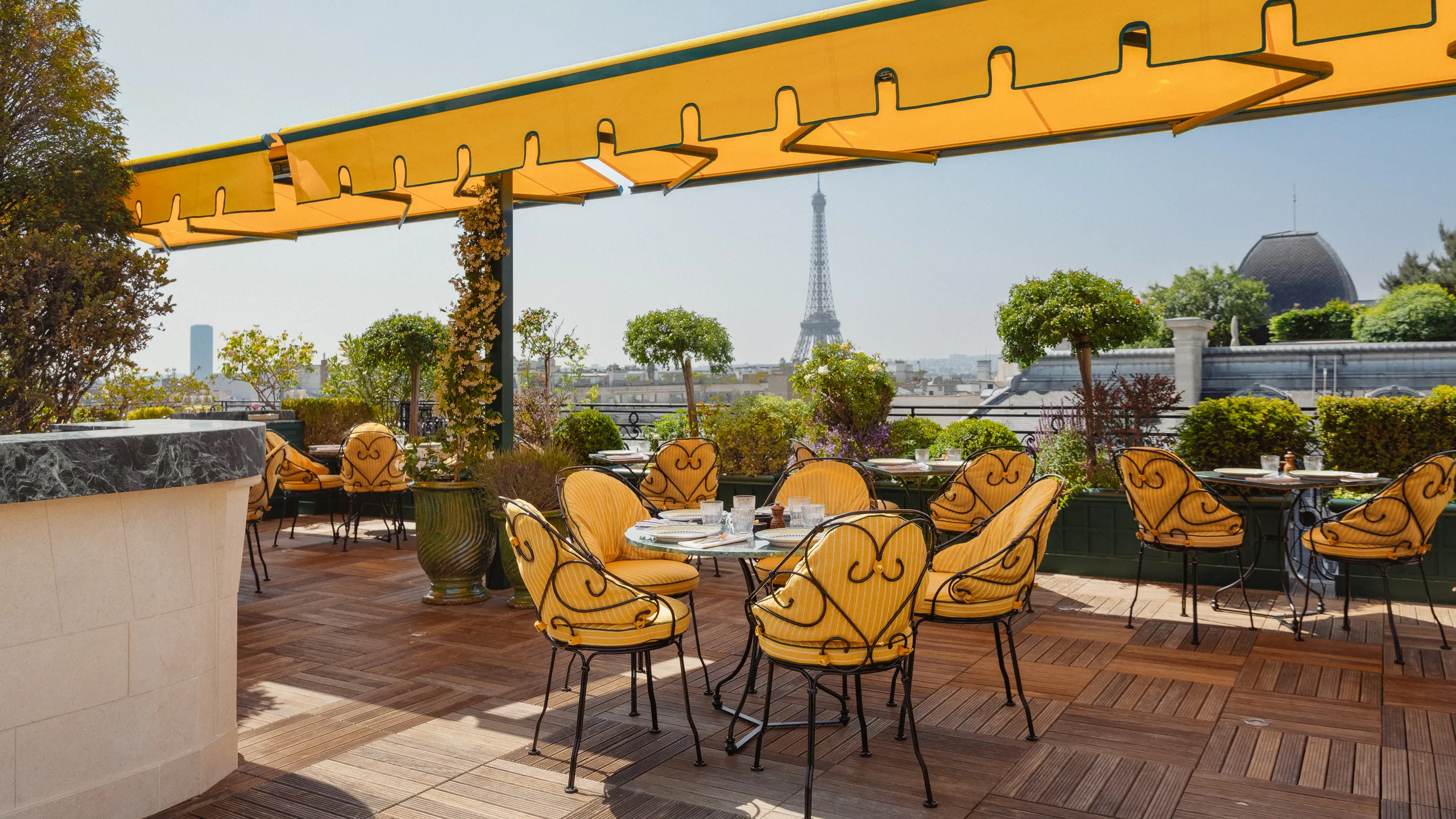 Les toits de Paris : une évasion urbaine au-dessus des nuages