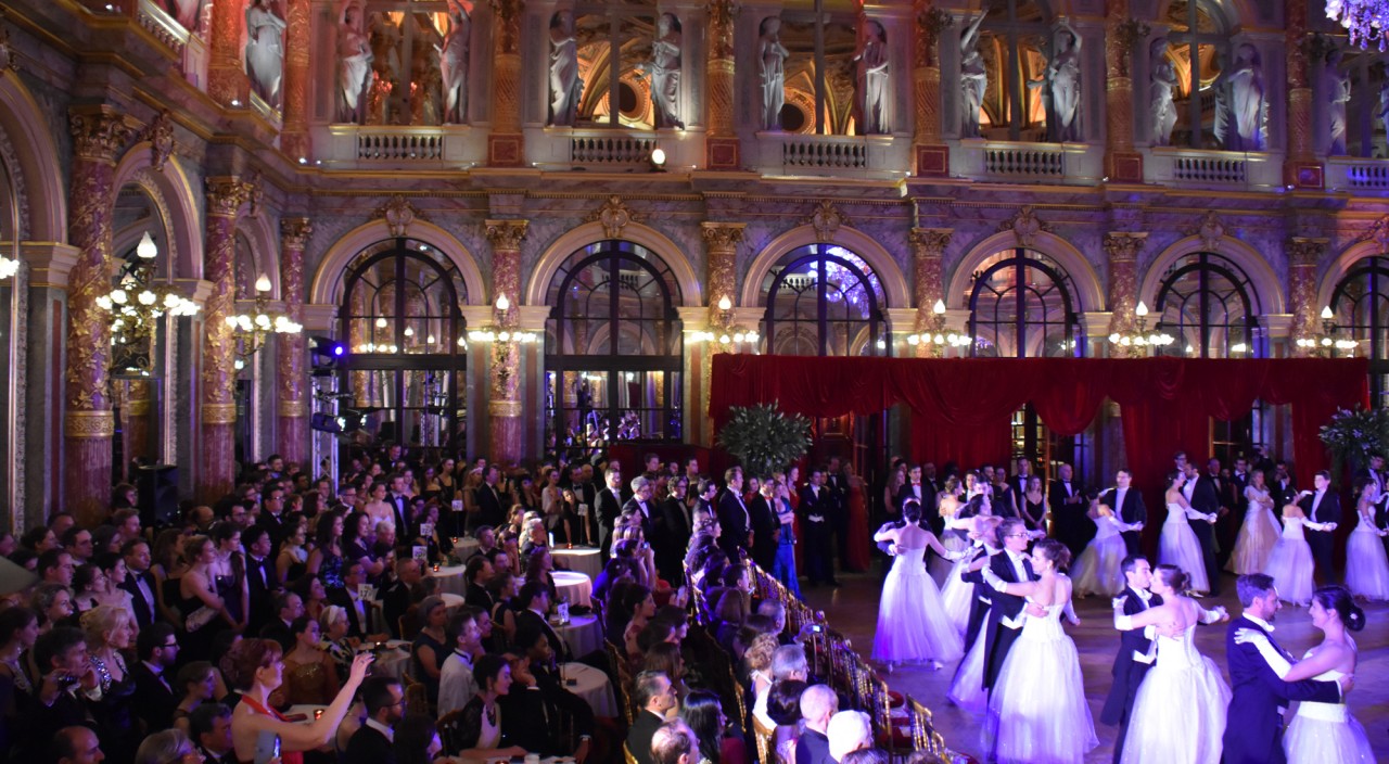Bal des Parisiennes 2024 : Une Soirée Viennoise Enchantée au Pavillon Dauphine