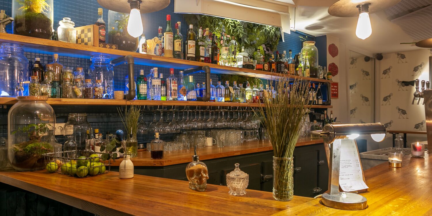 Les Planqués : Le bar solidaire qui change la donne à Paris