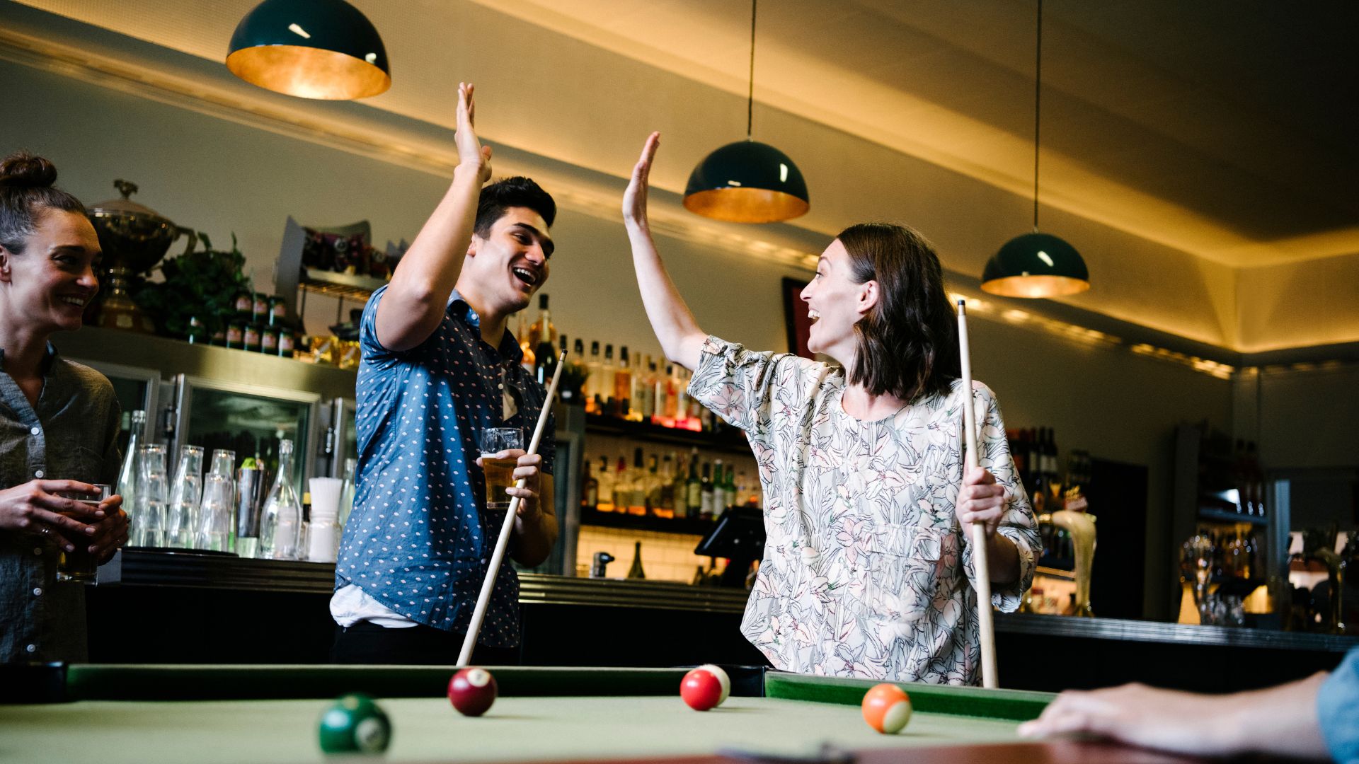 Les bars à billard de Paris : où se défouler avec style en 2024