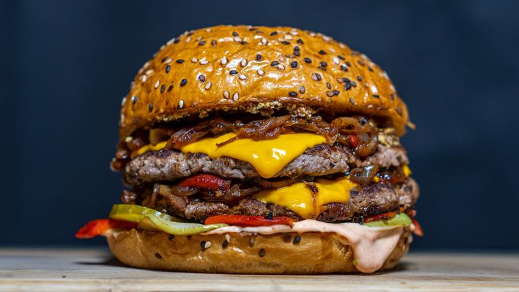 Burgers, Bières et Banderoles : Un 4 juillet à la parisienne