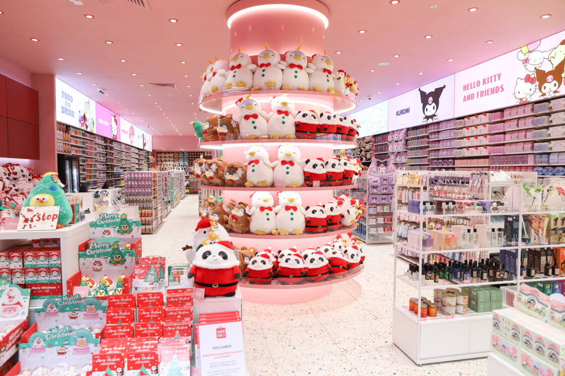 MINISO débarque sur les Champs-Élysées : Une invasion de cuteness à Paris