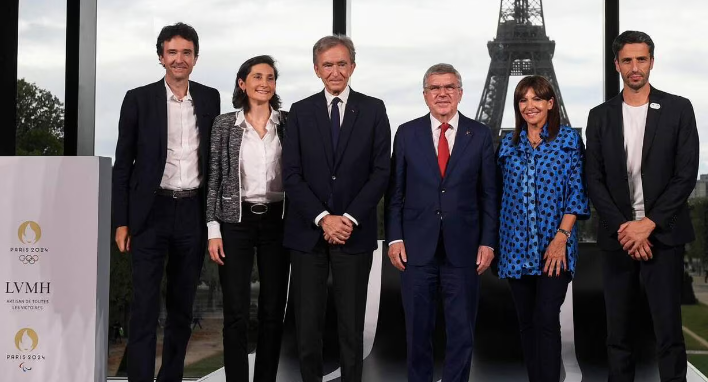 Quand le Luxe Rencontre l’Olympisme: LVMH et le Grand Défilé des JO 2024