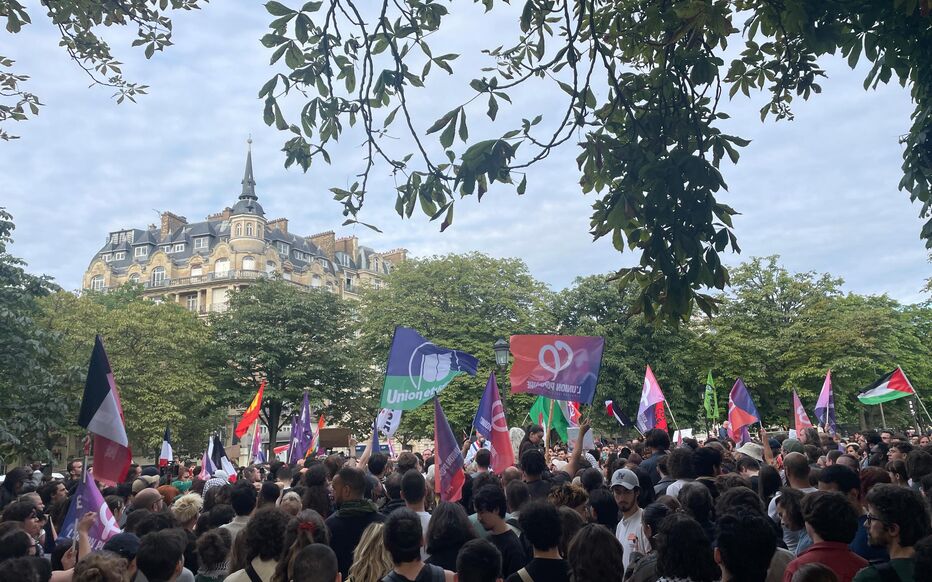« Macron doit respecter le résultat des urnes » : tensions à Paris pour un gouvernement du NFP