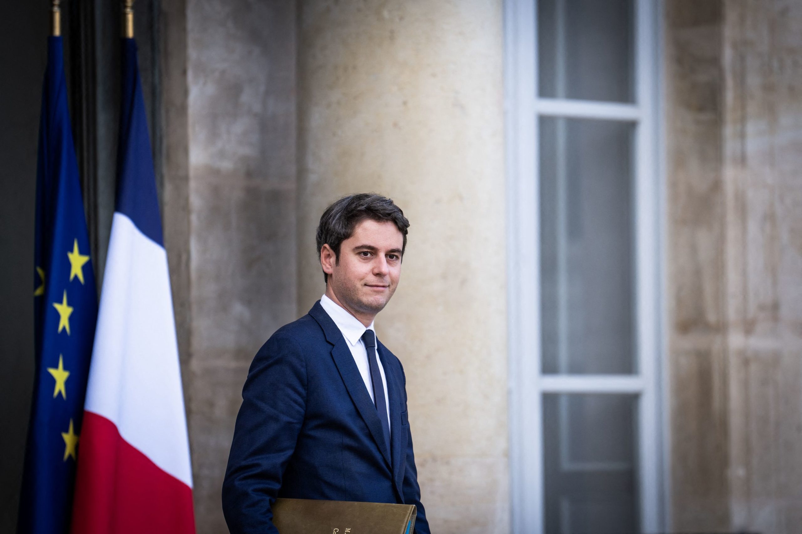 Champagne et parachutes dorés : le grand bal des indemnités gouvernementales