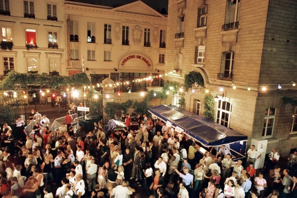 Le bal des pompiers à Montmartre : La soirée brûlante de Paris
