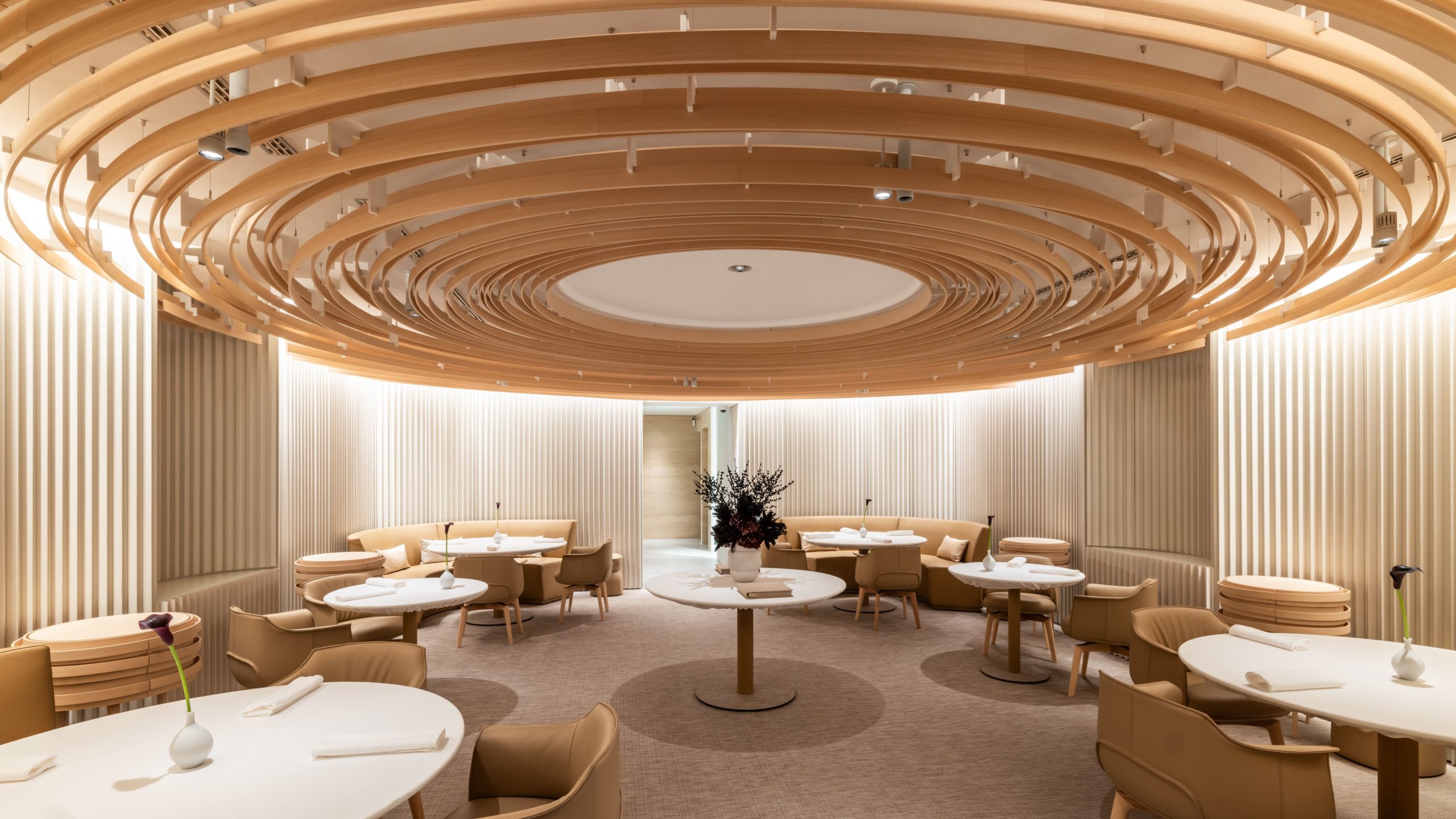 Paris brille encore : Trois restaurants et un hôtel parmi les plus beaux du monde