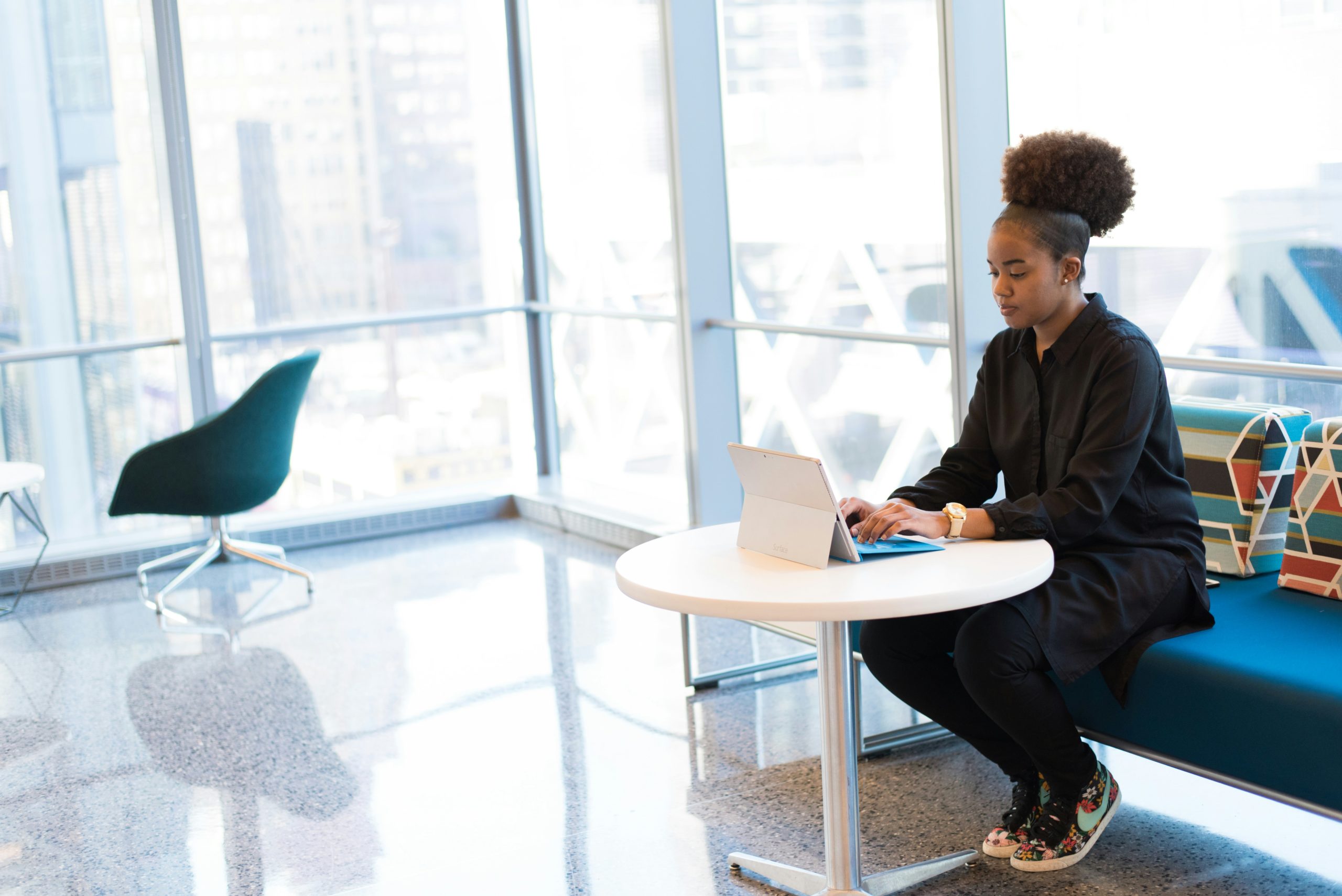 Les défis de l’entrepreneuriat féminin : un parcours semé d’embûches – mais plein d’espoir