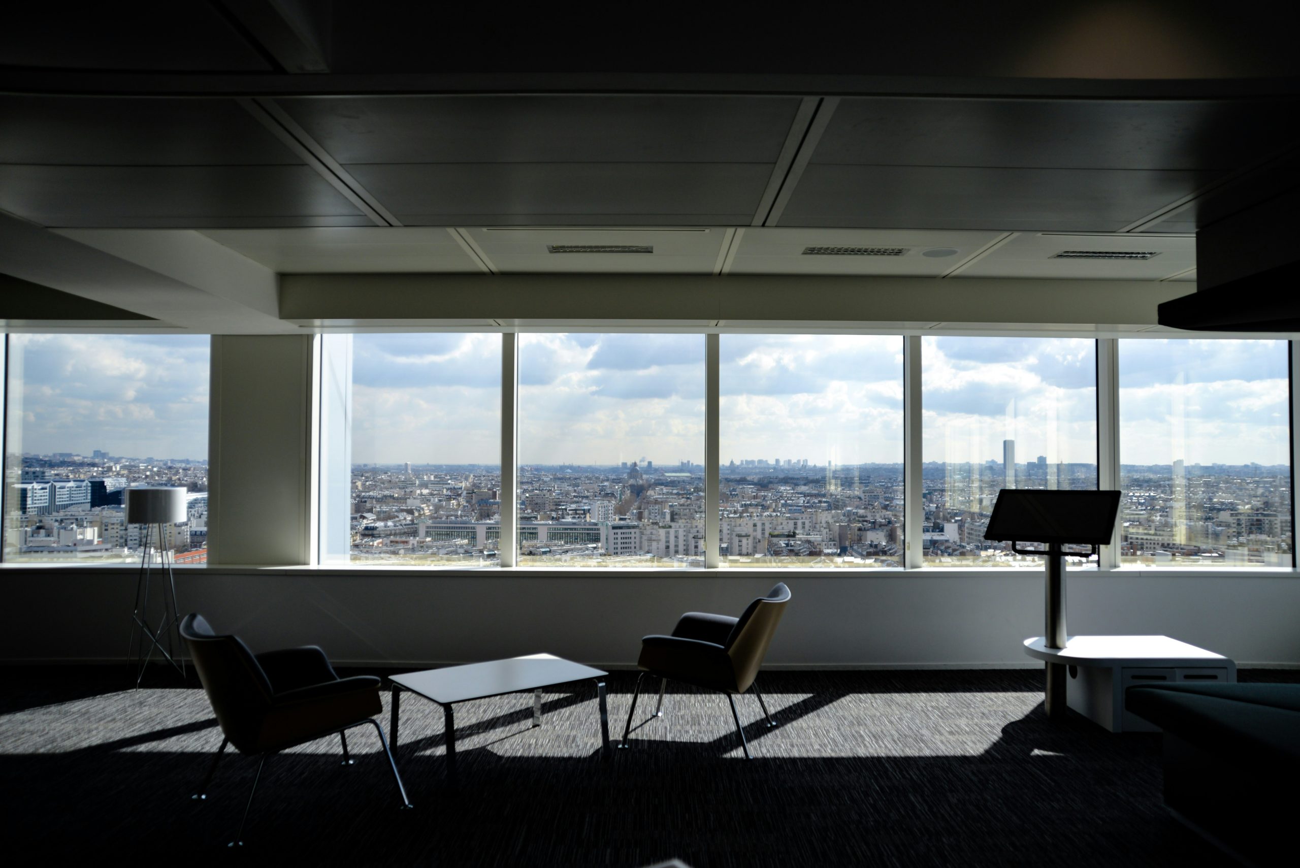 Le travail en 2024 : entre bullshit jobs et luttes sociales