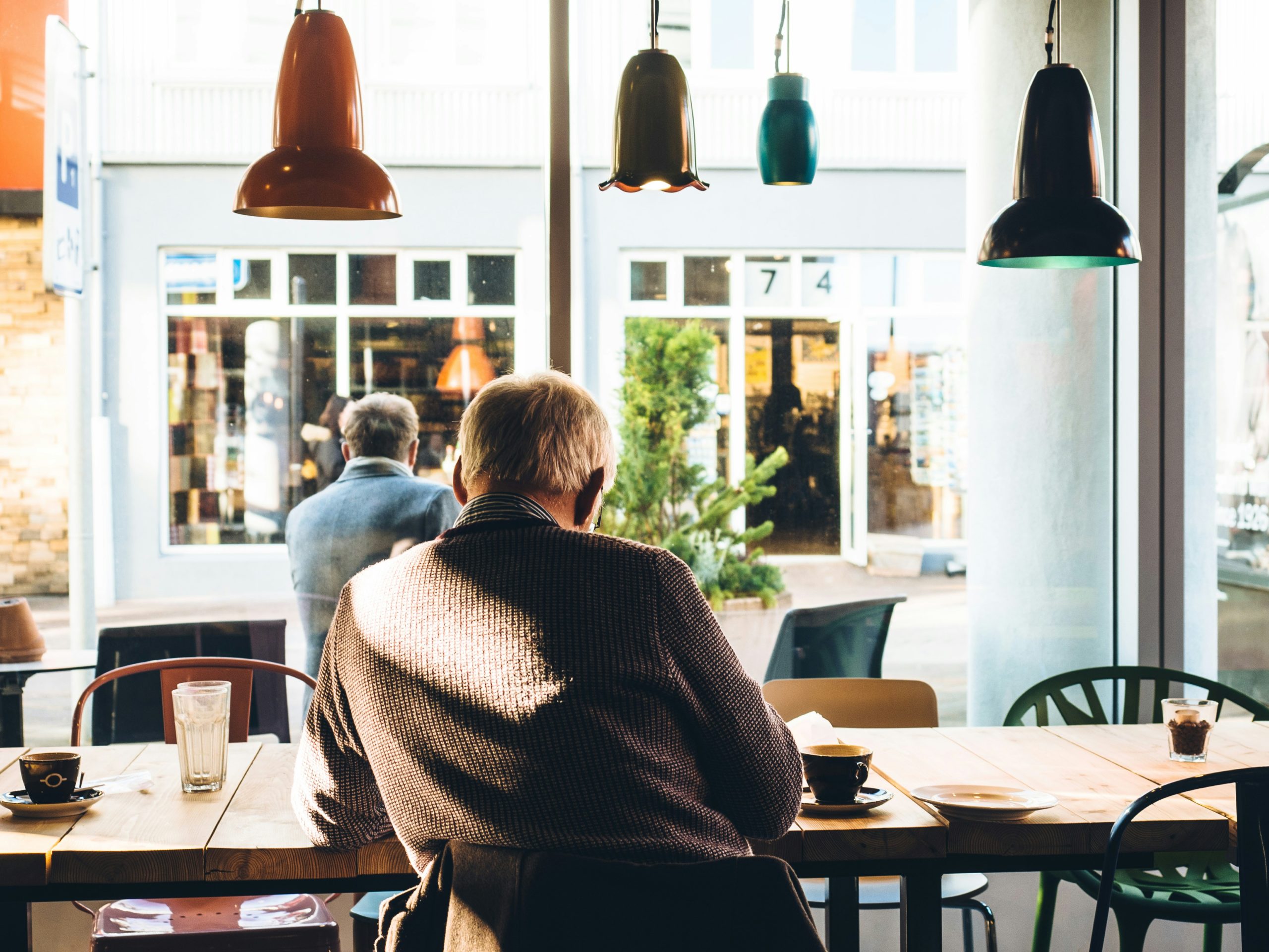 Travailler jusqu’à 70 ans : la réalité des seniors dans l’emploi mondial