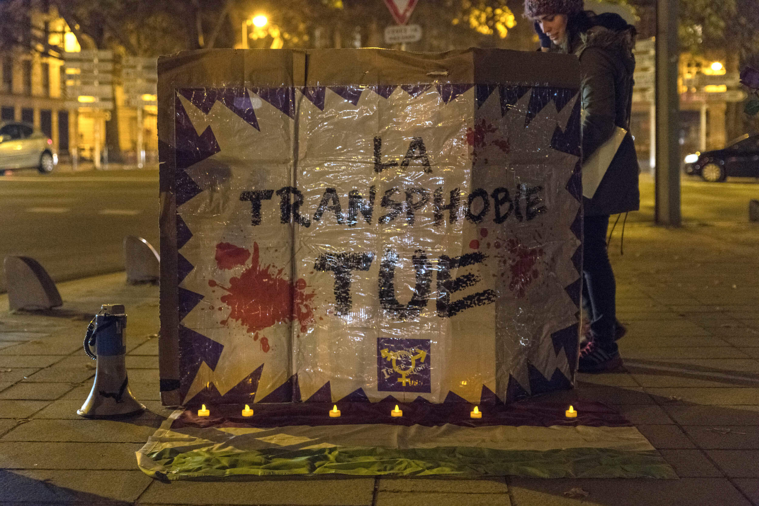 « La transphobie tue » : la rage contre le crime qui secoue Paris