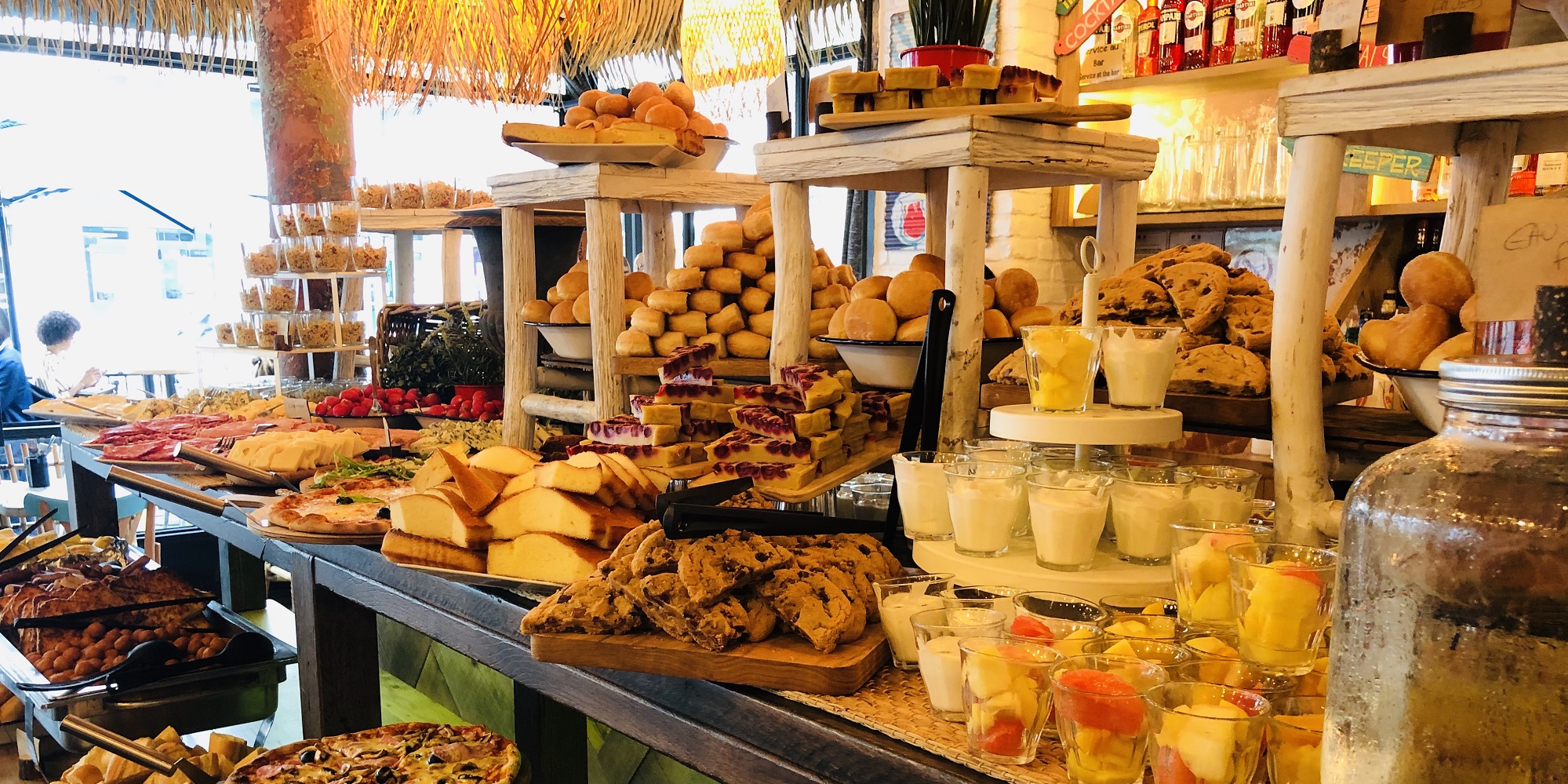 Weekend Brunch à Paris : Buffet à Volonté avec Plus de 70 Recettes, Cocktails Inclus
