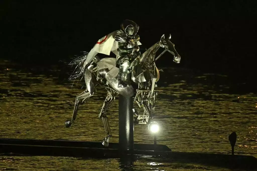 JO Paris 2024 : Découvrez ZEUS, le cheval métallique de la cérémonie d’ouverture à l’Hôtel de Ville