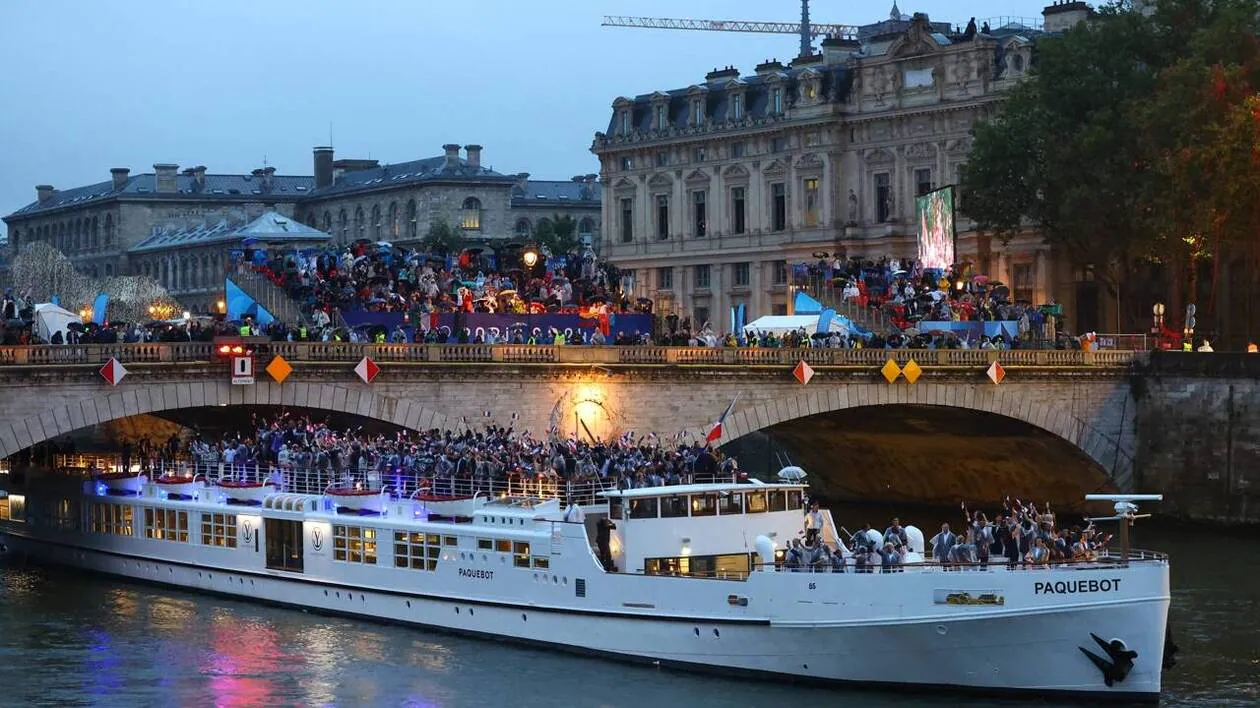 Parade des athlètes français : les Champs-Élysées en fête après les Jeux de Paris 2024