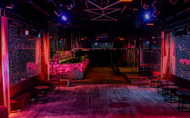 La Nuit Paris : Le Nouveau Club qui Révolutionne les Soirées Parisiennes
