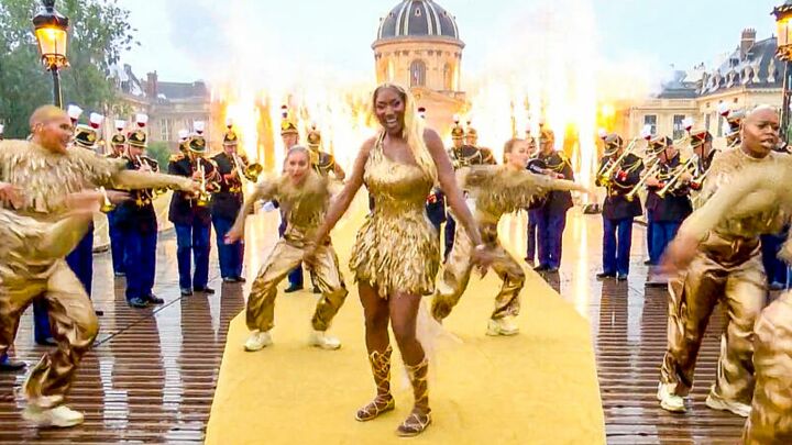 JO Paris 2024 : Les Tenues de Scène de Lady Gaga, Aya Nakamura et Céline Dion Exposées chez Dior