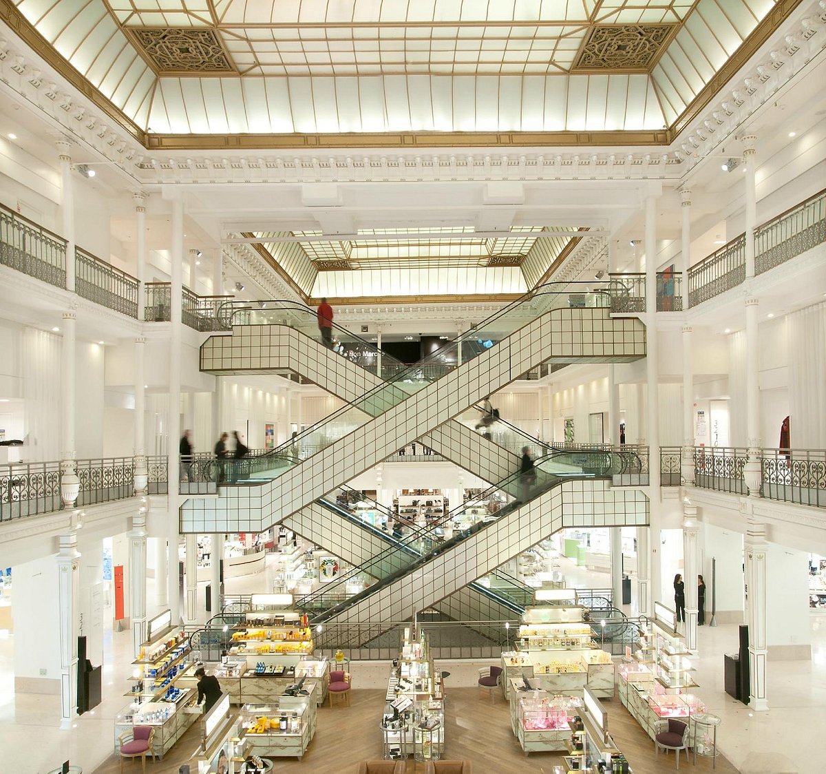 Pourquoi le Bon Marché reste le temple des contradictions de Paris