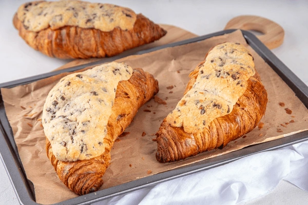 Les crookies à Paris : la rencontre audacieuse entre deux légendes de la pâtisserie