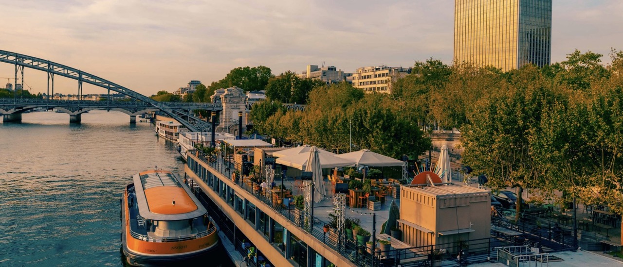 Le Mazette : le joyau flottant de la nuit parisienne