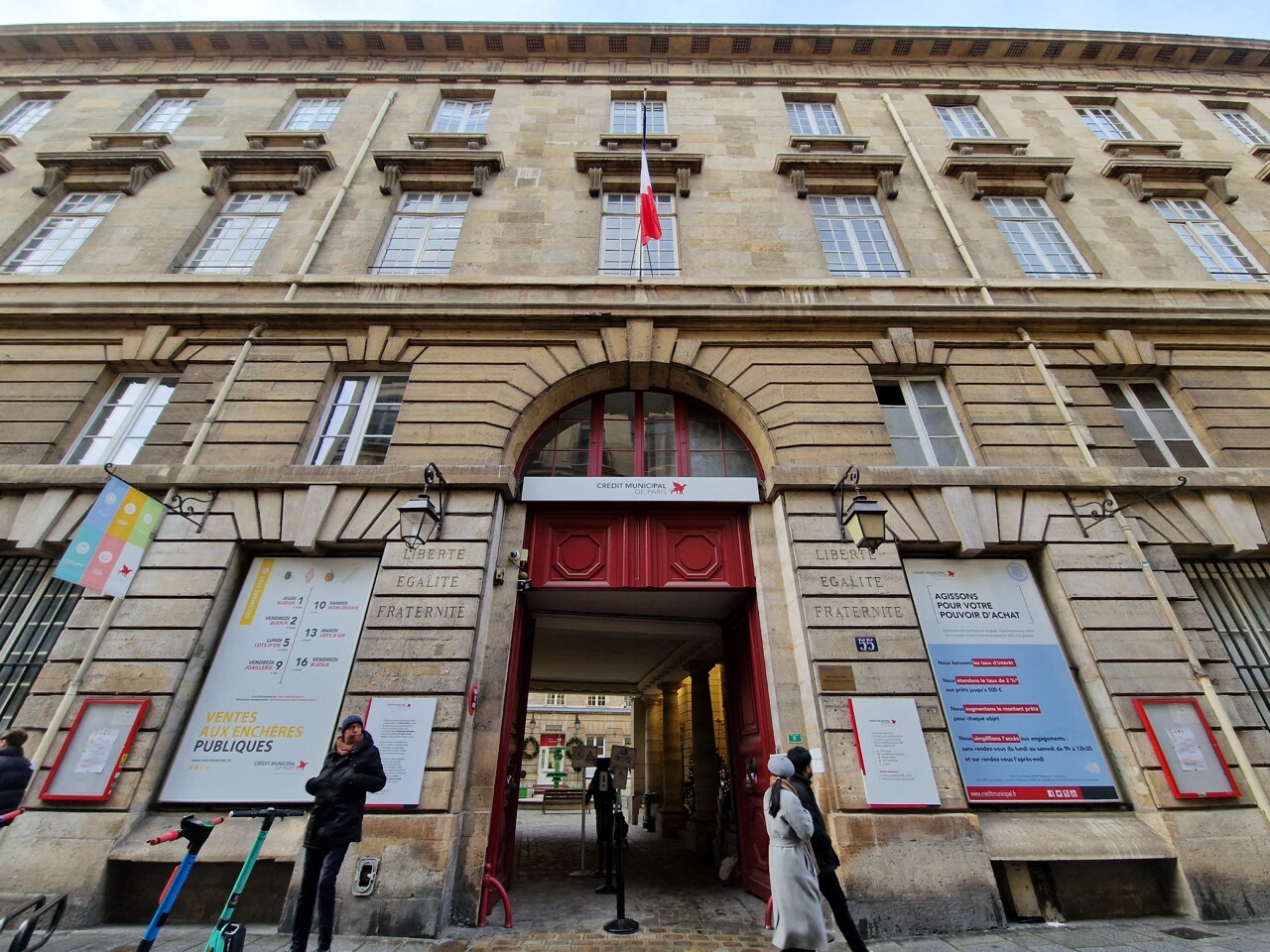 Le luxe à portée de main : quand les sacs Hermès s’invitent au Crédit Municipal de Paris