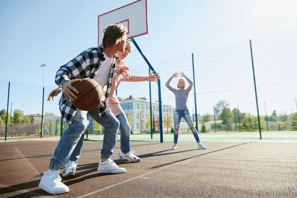 Paris inaugure un nouveau terrain de basket 3×3 : la renaissance d’un sport en pleine expansion