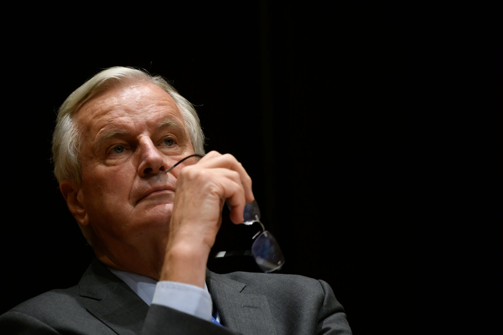 Le parfum d’une crise : quand la censure plane sur le gouvernement