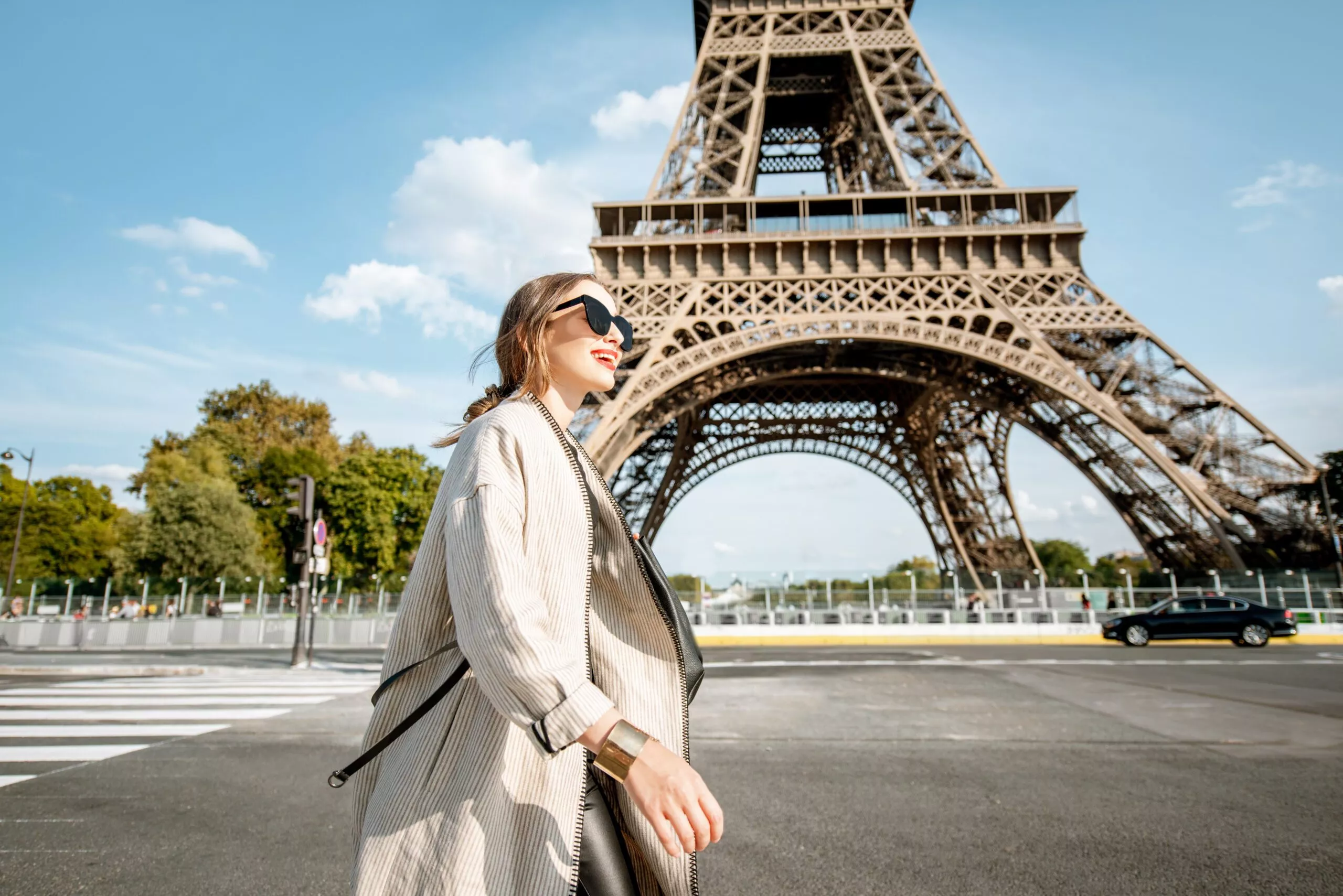 Paris, maître du temps : pourquoi la mode joue toujours une saison d’avance