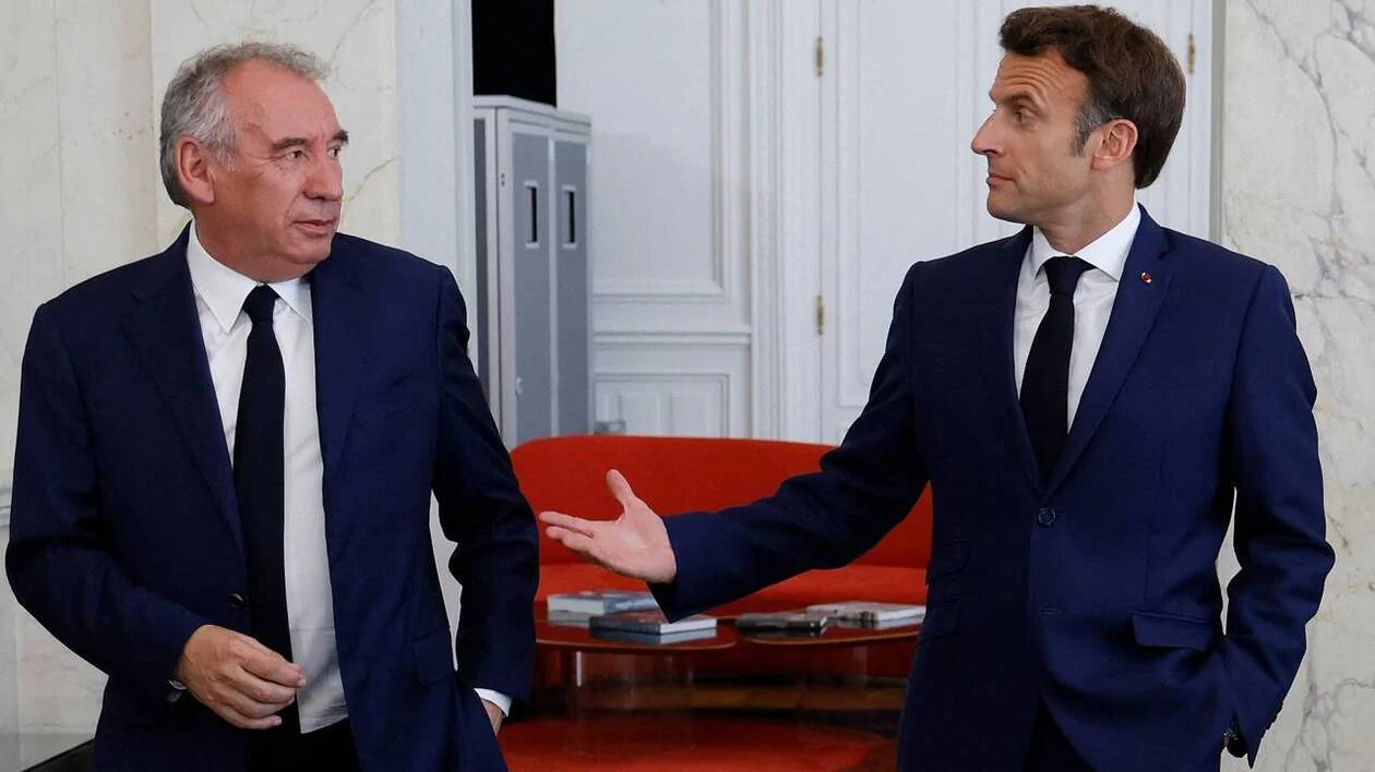 Bayrou et ses tuyaux ministériels : une plomberie politique douteuse