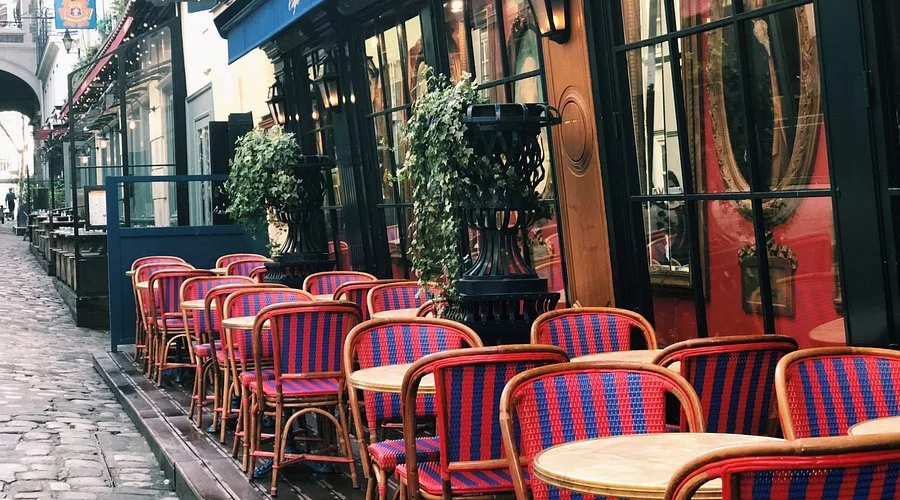 Revisiter le vieux Paris grâce à la gastronomie : un festin hors du temps