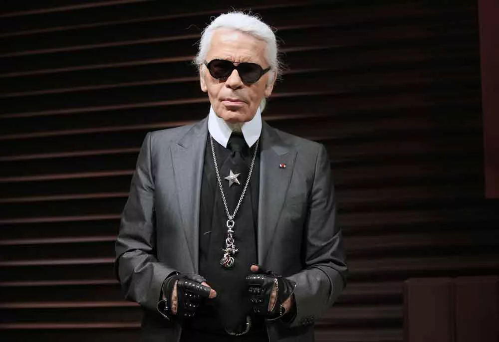Les reliques de la mode : pourquoi les vieux cintres de Karl Lagerfeld fascinent autant que ses créations