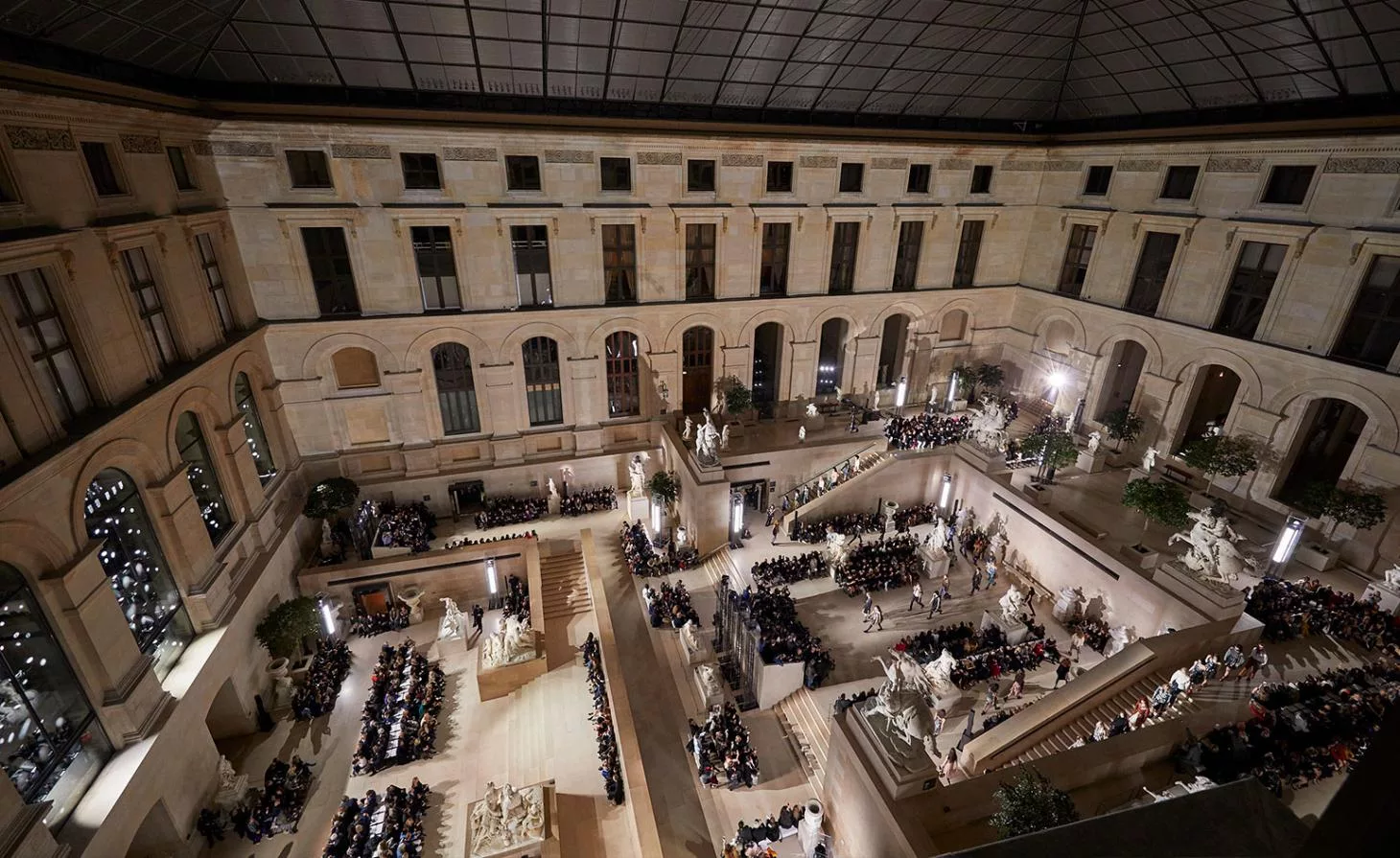 Pharrell et Vuitton : la mode tape un grand coup au Louvre