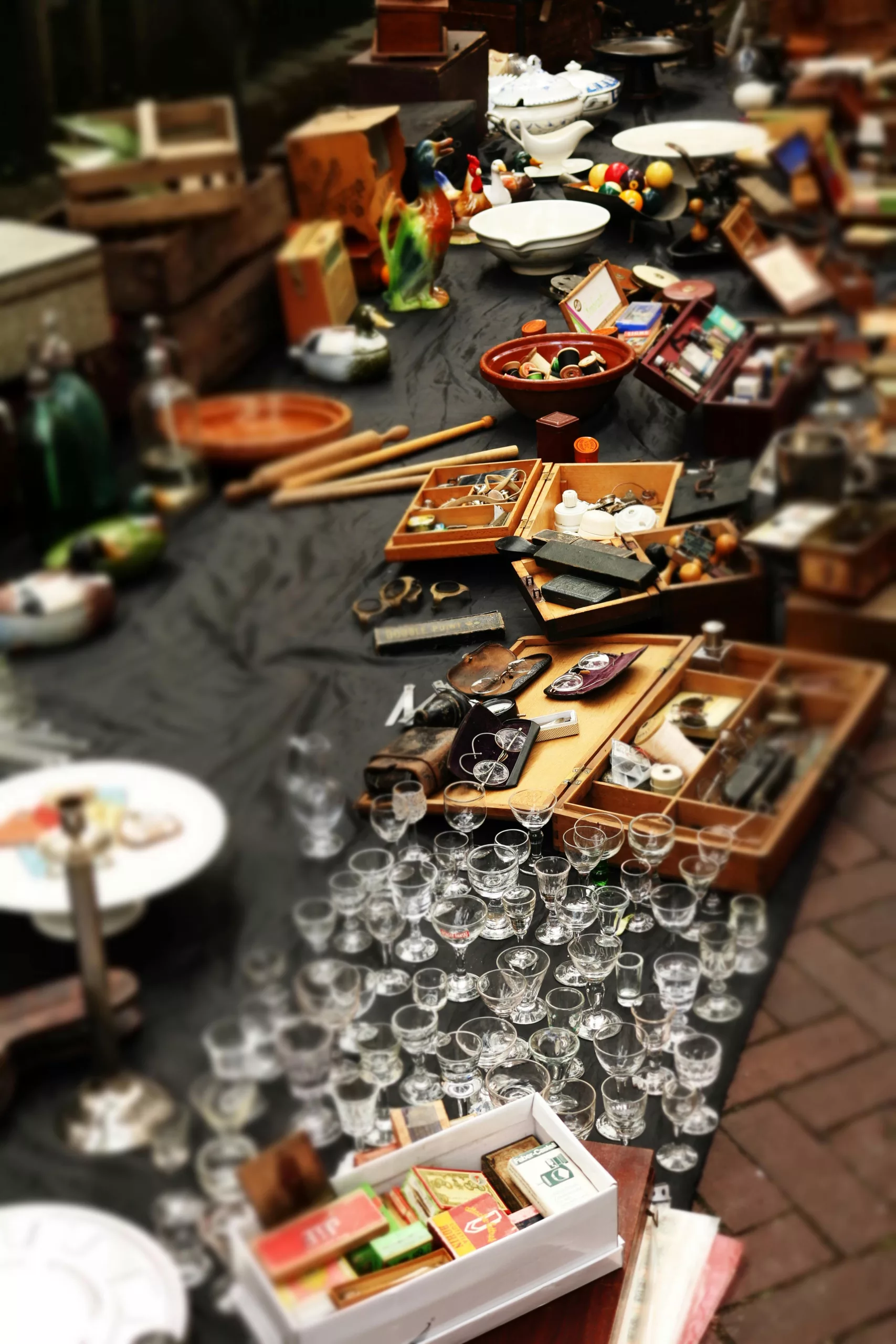 Brocantes et vide-greniers : la fièvre du chinage à Paris