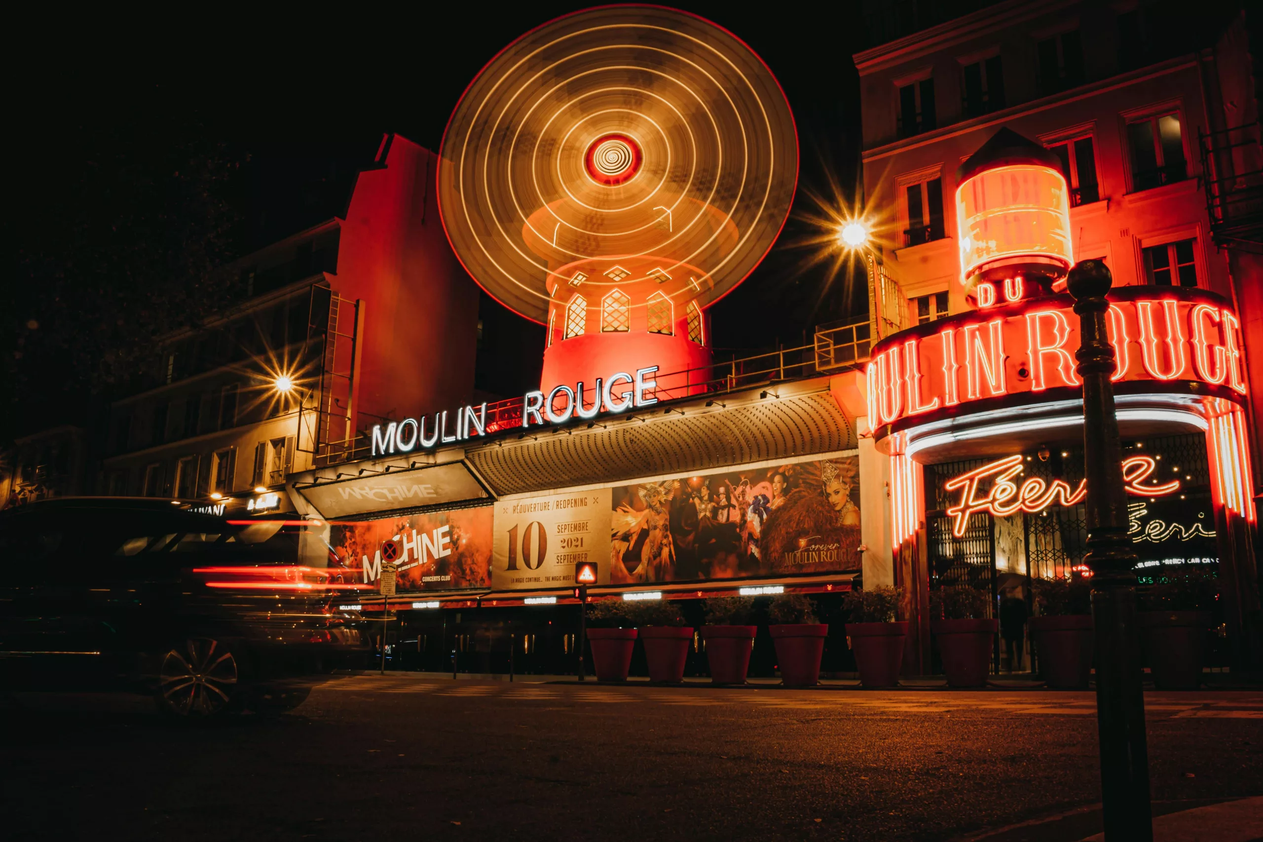 Dîner spectacle : immersion explosive dans l’univers cabaret de la capitale