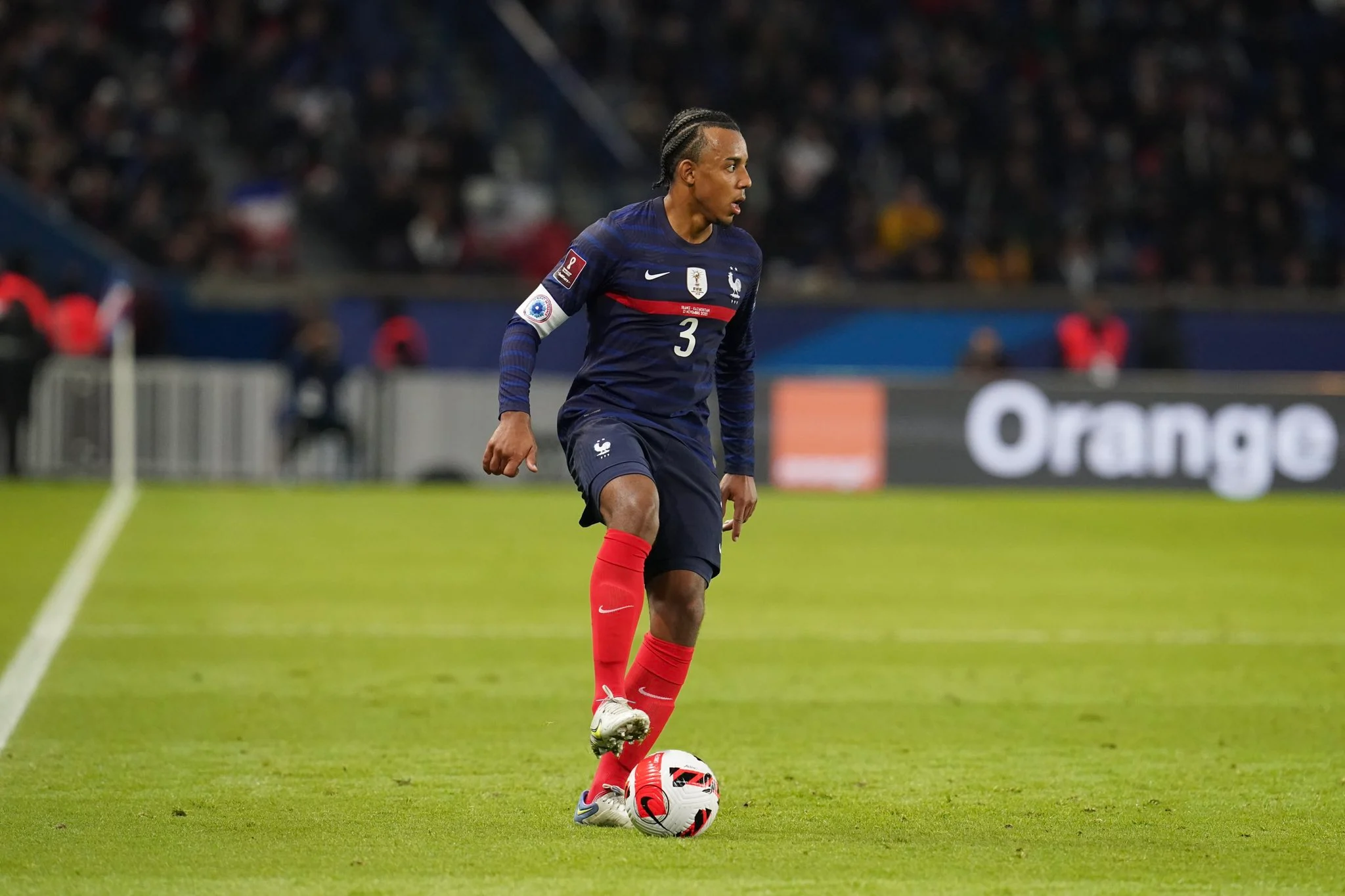 Paris : Koundé renforce le PSG, Hakimi vacille