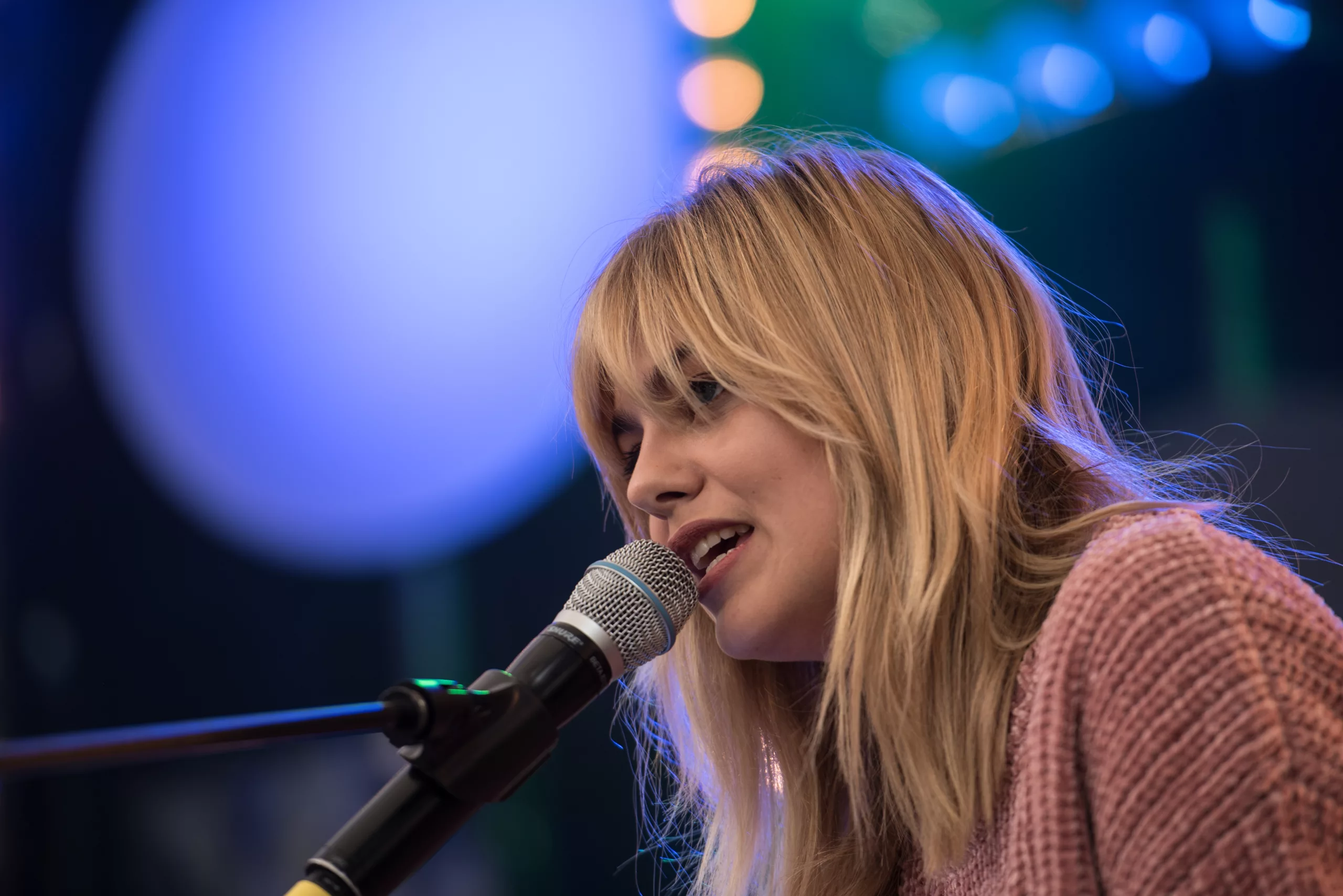 Louane suspendue à 12 mètres : Eurovision et passions parisiennes