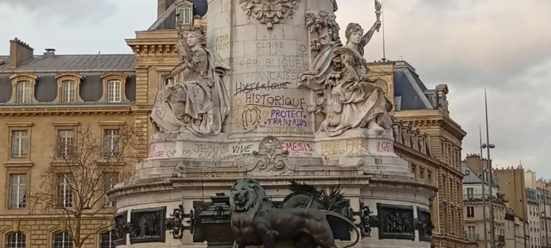Paris en ébullition : Marianne crie sous les tags