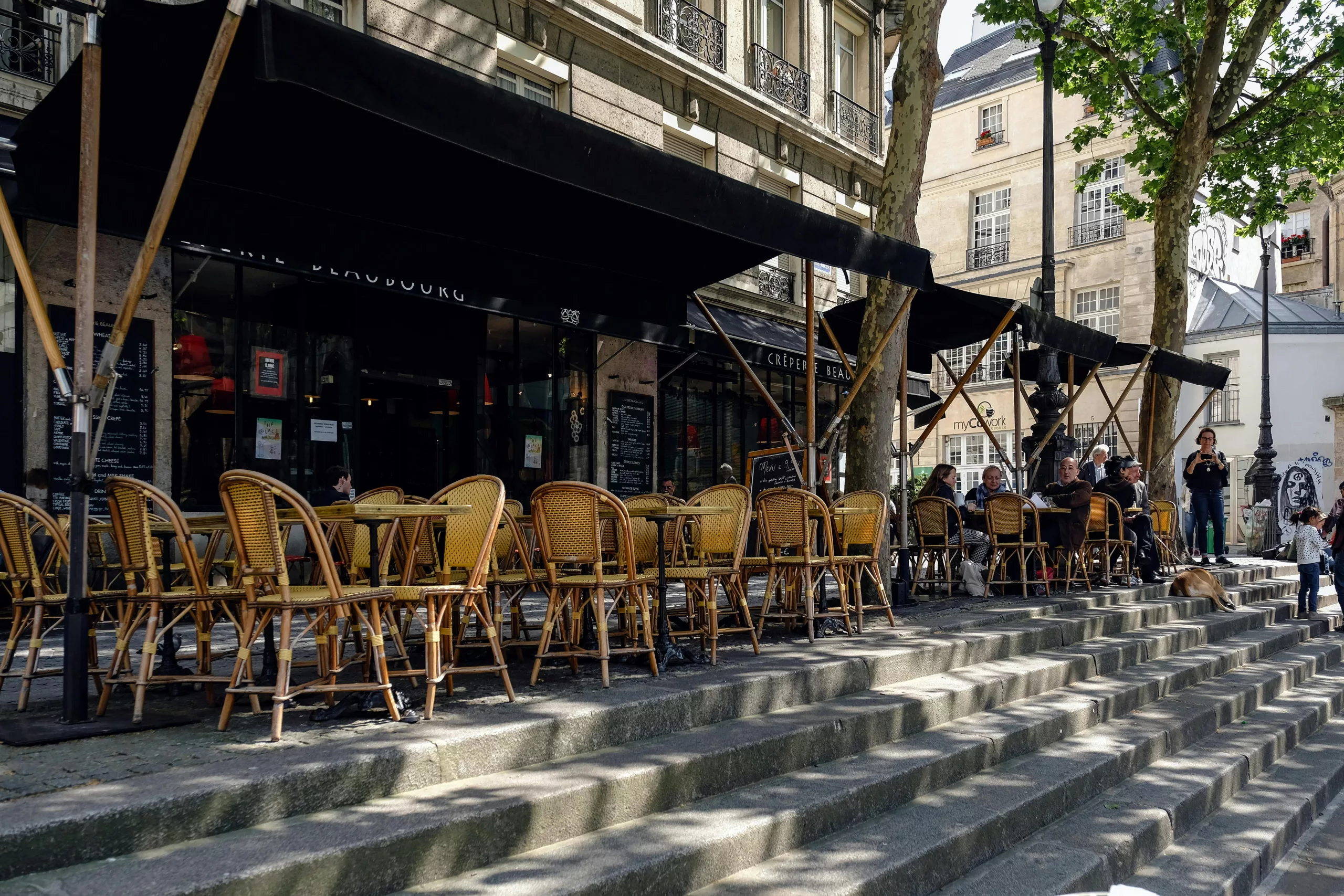 Terrasses parisiennes : l’escapade estivale qui décoiffe