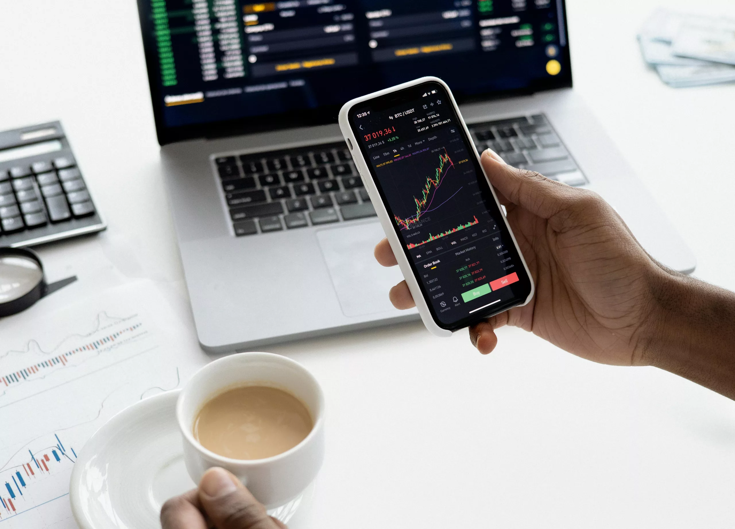 Airbus grimpe, Valneva trébuche : le CAC 40 se cherche un mood