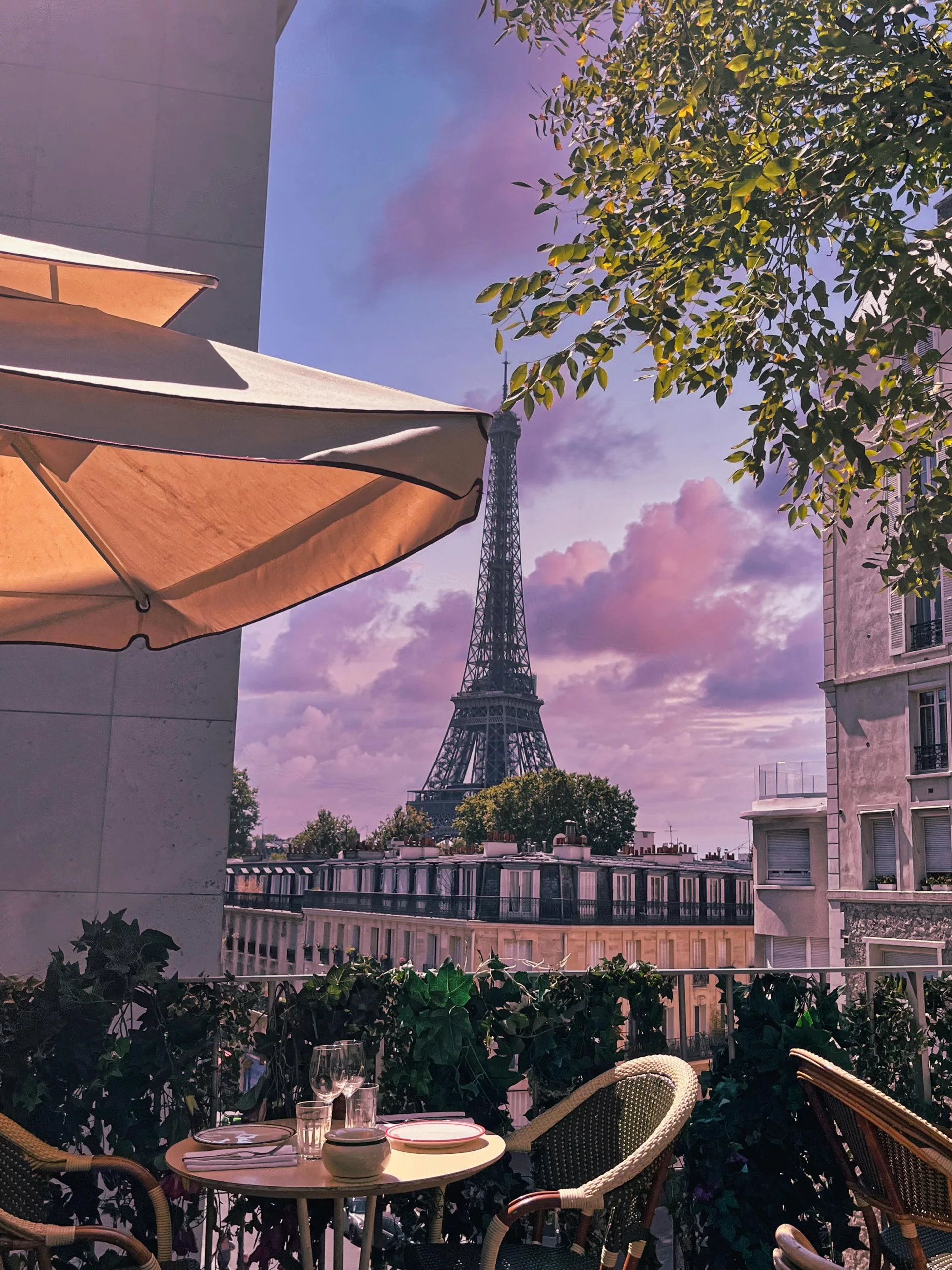 Paris, capitale mondiale de la terrasse : quand la nuit gagne une heure de plus sur l’ennui