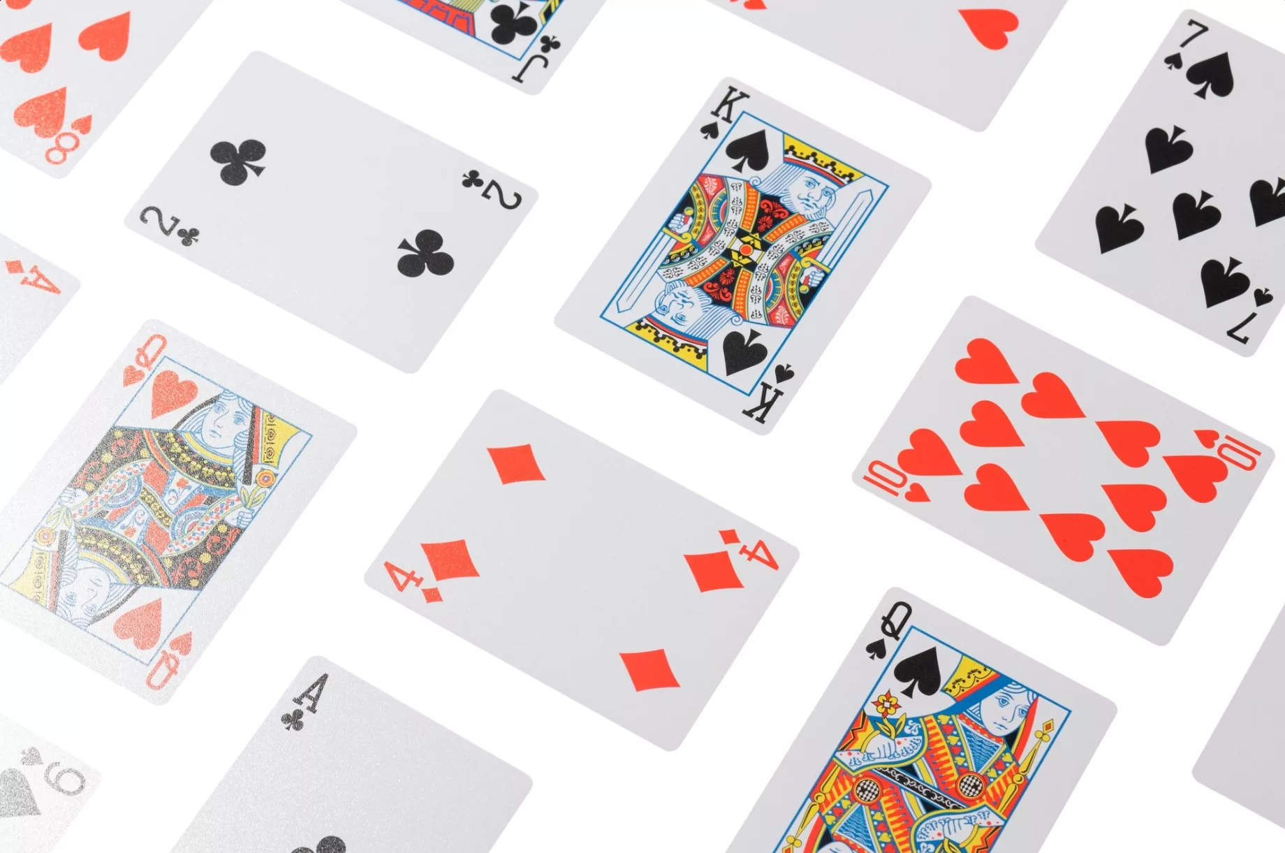 Pourquoi les jeux de cartes classiques continuent de captiver dans le monde en ligne ?