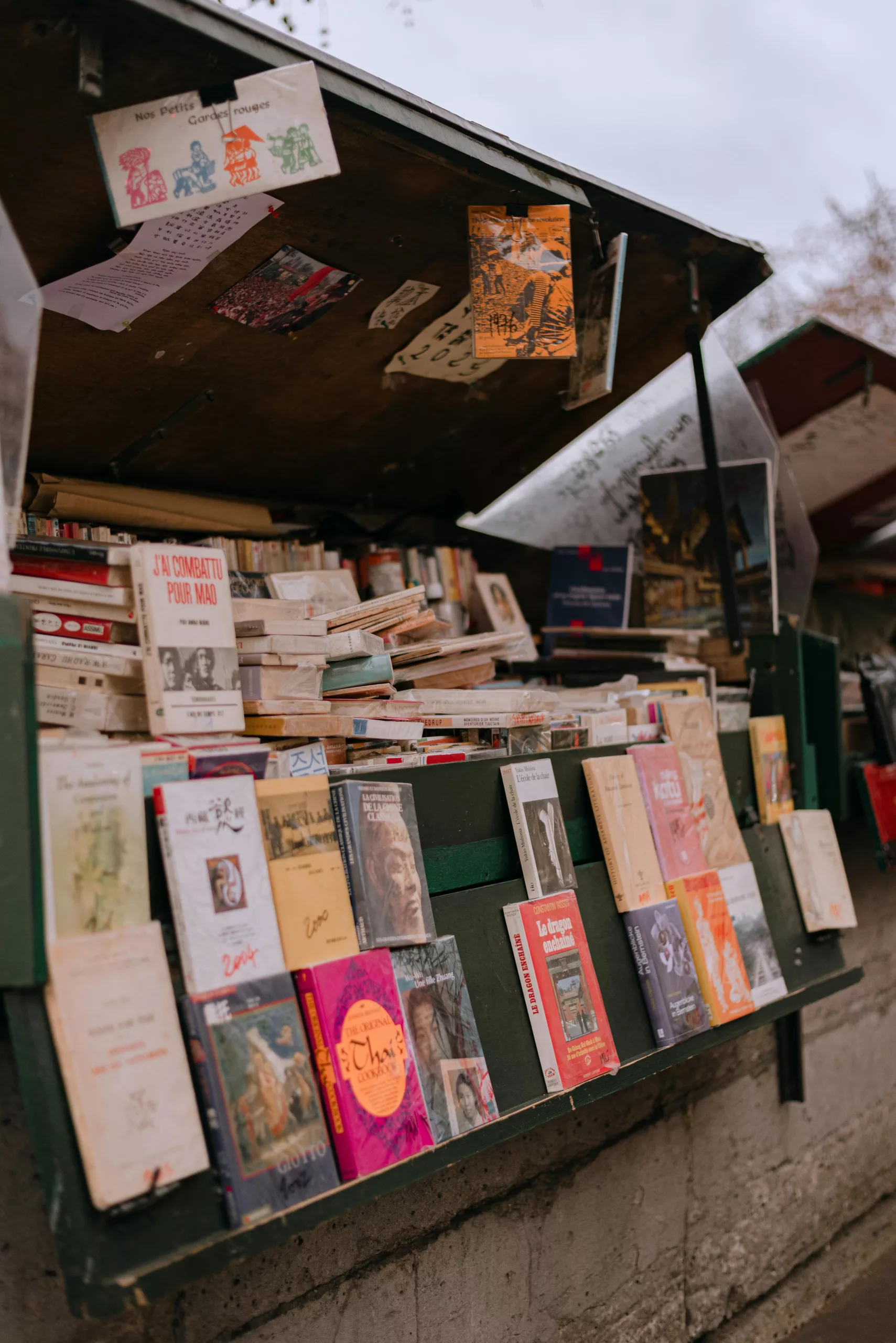 À Nous Paris vs Paris Match : duel des magazines parisiens