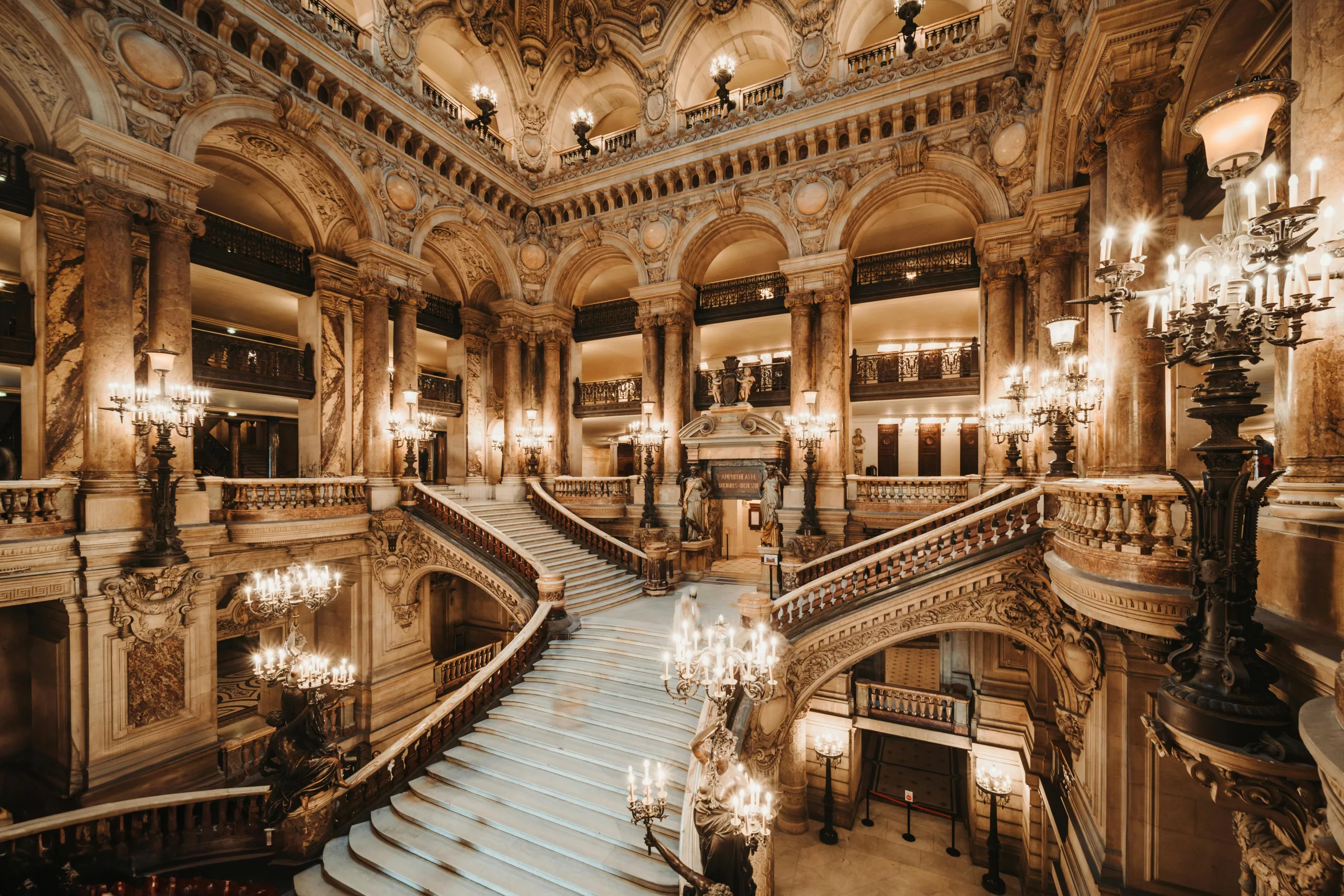 Défilé L’Oréal Paris 2025 : la beauté investit Paris