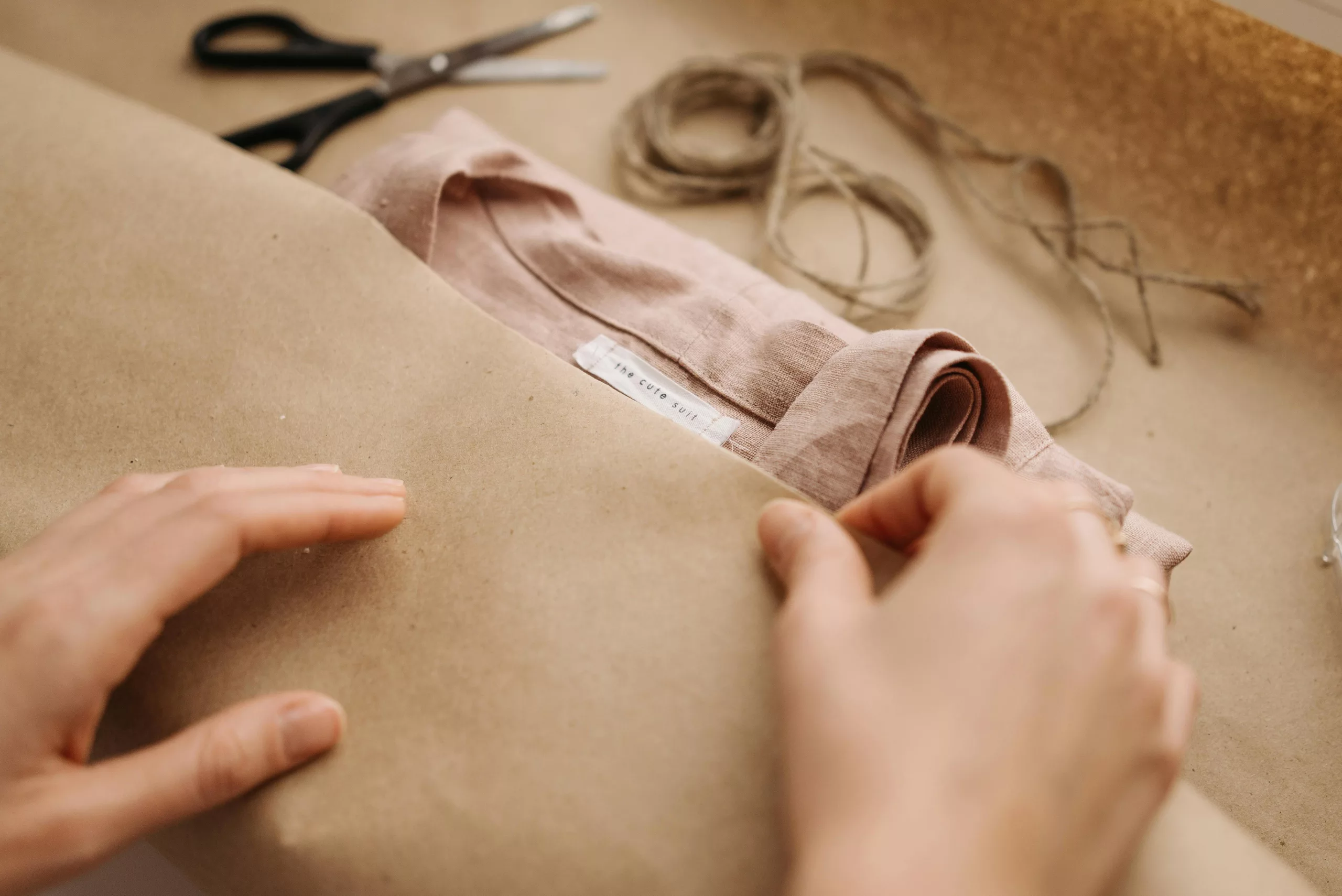 Paris réinvente la mode : quand style et engagement se rencontrent.