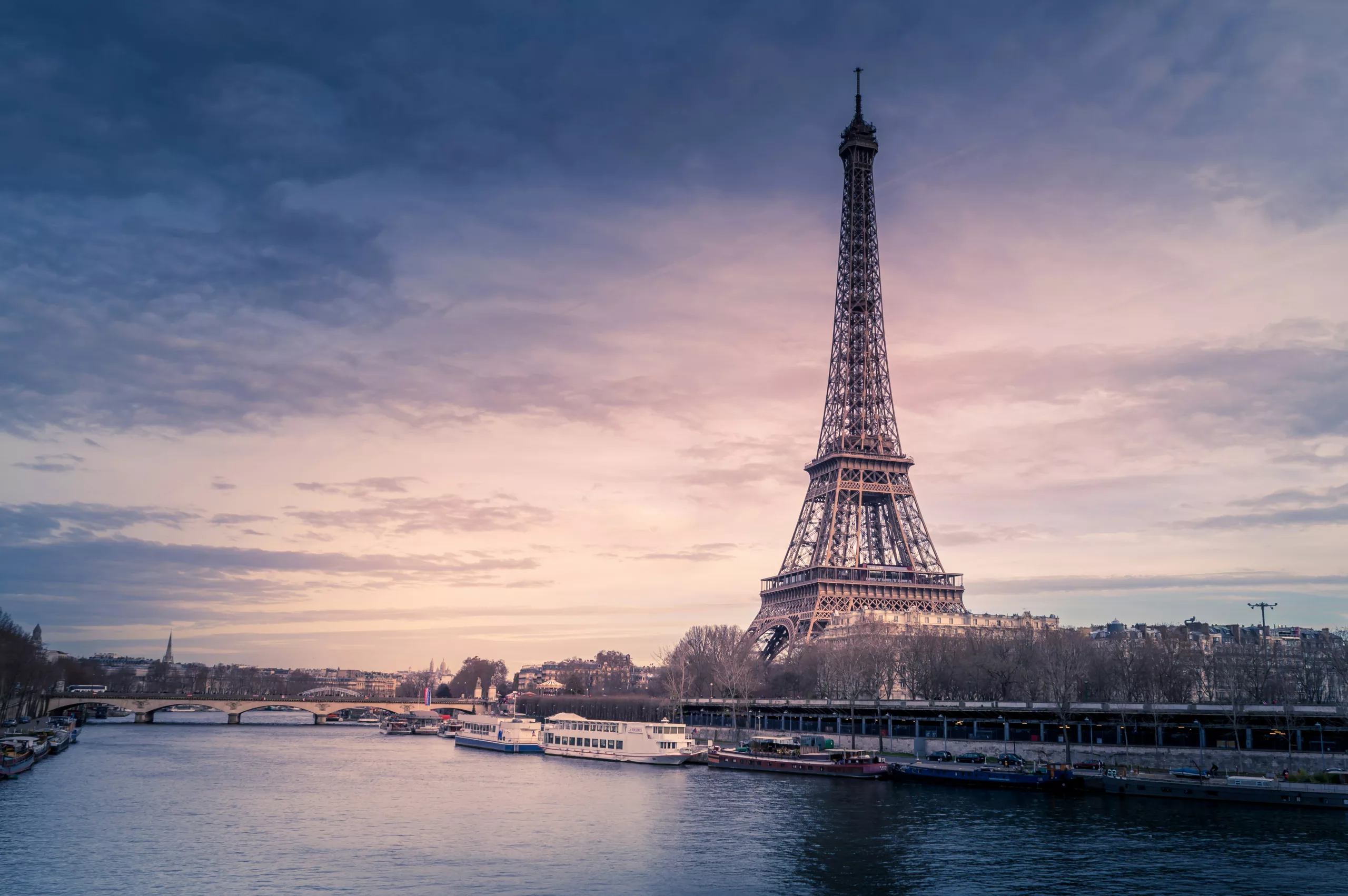Comment passer le temps en faisant la queue aux attractions les plus populaires de Paris